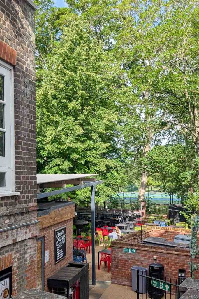 The King and Castle pub garden windsor