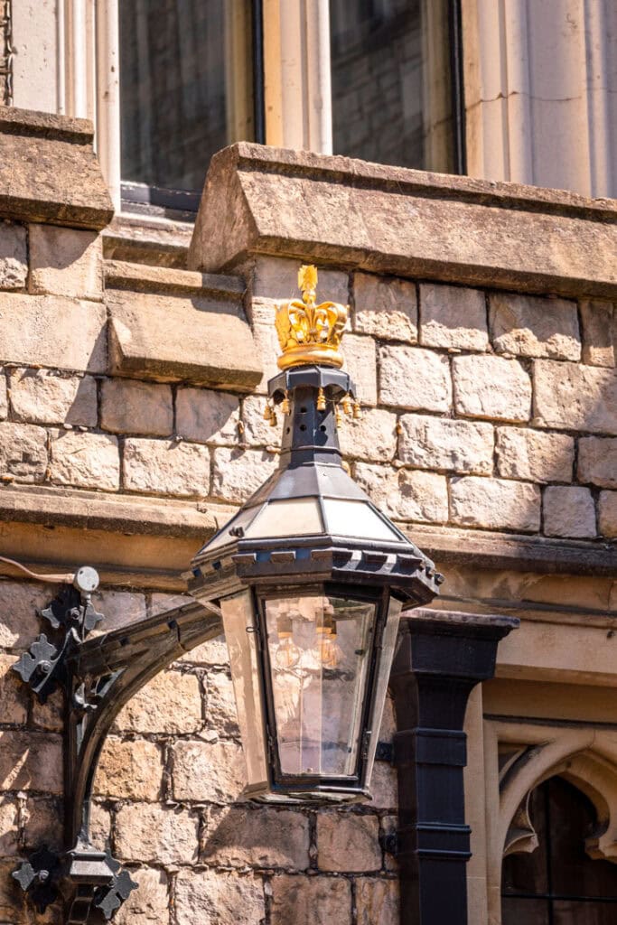 windsor-castle-lamp