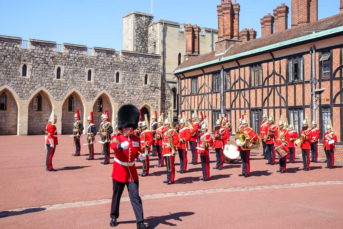 windsor changing guard guide